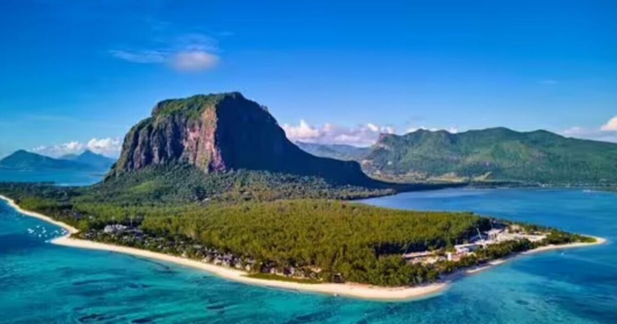 UK gives up British-owned islands housing secretive military base to Mauritius | World | News | Express.co.uk